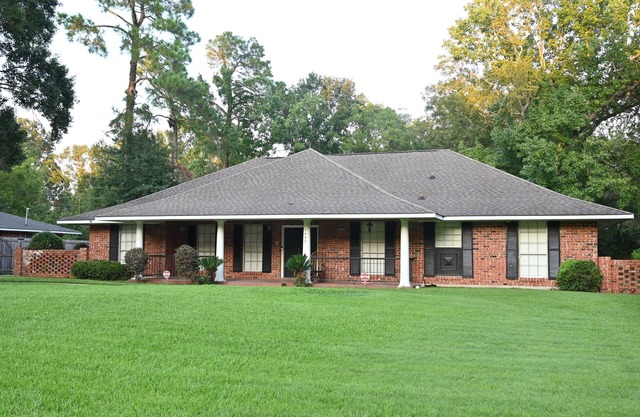Mid-City Rustic RetreatnSerene 5-bedroom house in Baton Rouge