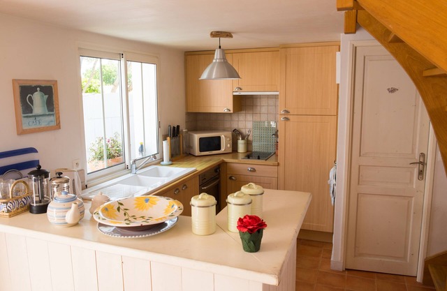 Mid Island Cottage with large sunny garden