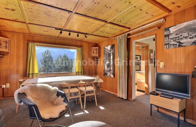 Middle class chalet on 2 levels for 8 people, living room with fireplace, separated kitchen with dis