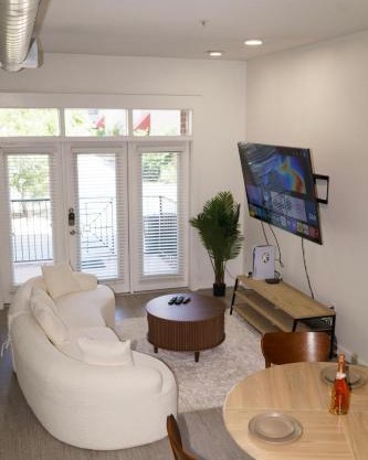 Midtown! Close to Convention Center & Stadiums