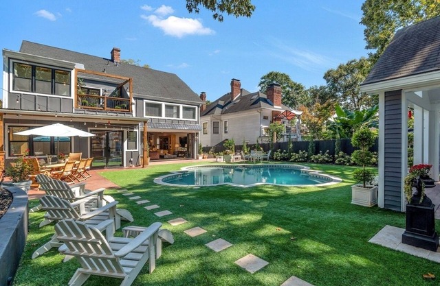 Midtown Mansion with 6 bed 5 bath w pool and sauna