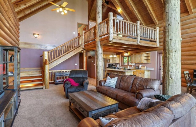 Midway Hillside Cabin Getaway | Hot Tub & Games