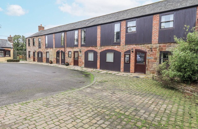 MILLERS COTTAGE, character holiday cottage in Wigton
