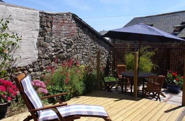 MILLERS COTTAGE, country holiday cottage, with a garden in Bude