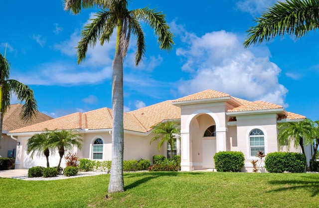 Million Dollar View Lakefront Home in Cape Coral