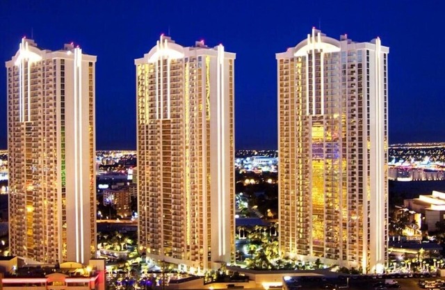Million Dollar View of the Strip, Formula One, & Sphere 1 Bedroom 2 Bath Suite