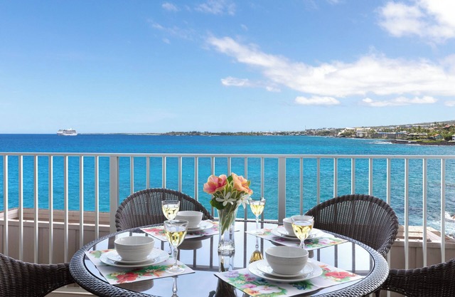 Million Dollar View from your large private lanai. Month of August discounted.