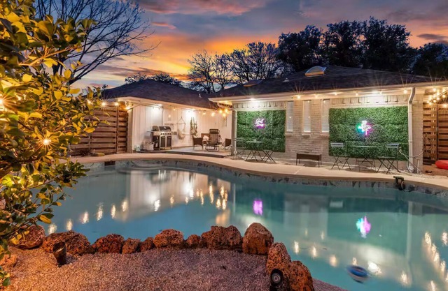 Mini Golf | Pool | Game room | Stylish & Spacious | Wifi | Free Parking