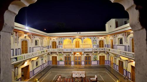 Mini Palace Samod