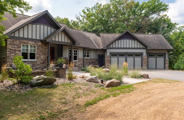 MINNeSTAY* Woodhaven Retreat | Valentine's Day