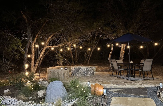 Minutes from Canyon Lake! Custom 3 Bedroom Home W/Fire Pit. Perfect Location!