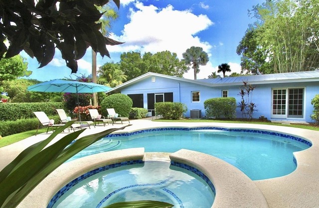 Minutes to Beach/Downtown Stuart with Pool & Hot Tub