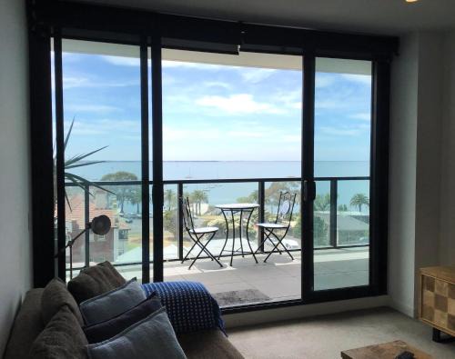 MIRAMAR APARTMENTS 2 Bedroom Apartment with Bay Views on the Geelong Waterfront - 0504
