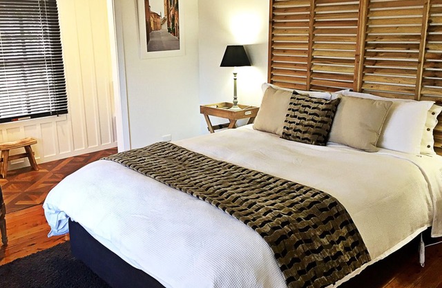 Mirriyindi - Unique Berrima escape for 9 in the Southern Highlands - 4pm check out Sundays