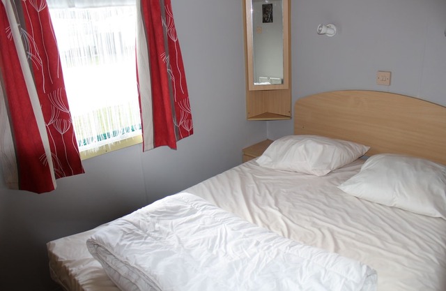 MOBIL HOME 2 CH WITH CLIM AT CAMPING LES CHARMETTES ****