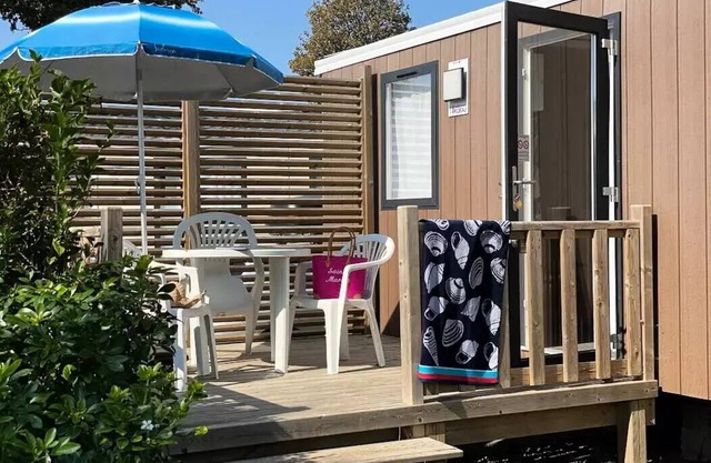 Mobil-home ● Aufgedeckte erhöhte Terrasse