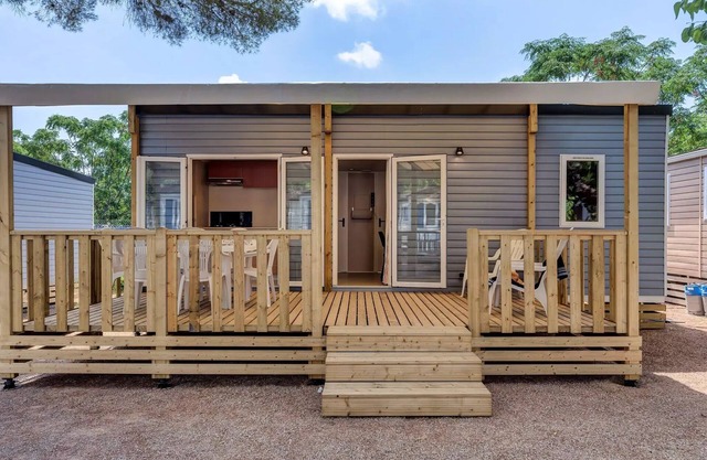 Mobil-home | Comfort XL | 2 Bedrooms | 4/6 pers. | Raised terrace | A/C | TV