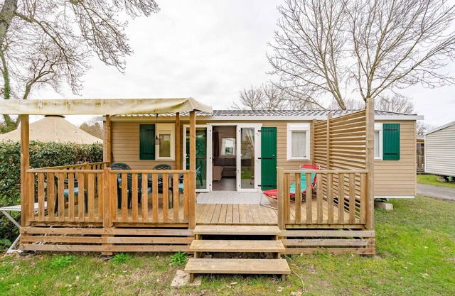 Mobile Home 'O Petit Lieu' with Shared Pool, Wi-Fi and Air Conditioning