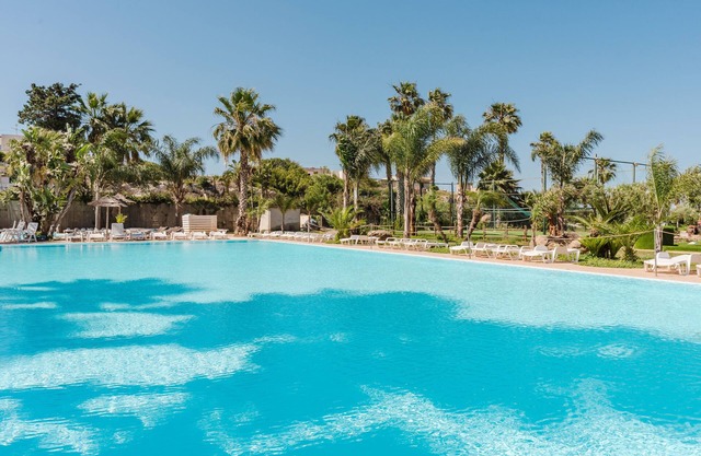 Mobile Home 'Casa Mobile Deluxe' with Shared Pool, Wi-Fi and Air Conditioning