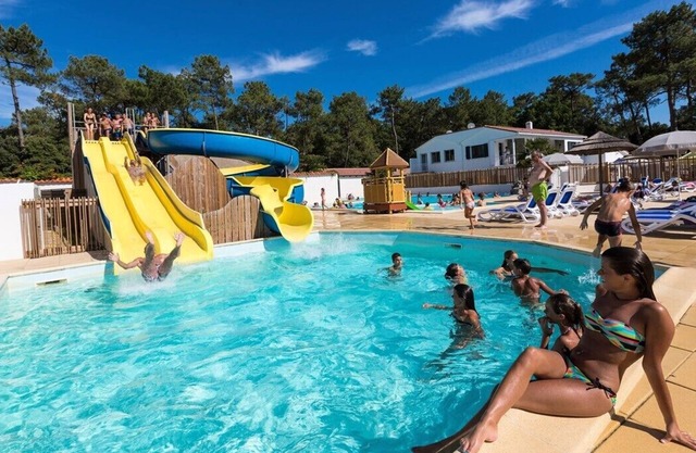 Mobile home 4 rooms 3 bedrooms in 4* campsite Les Dunes 800m from the beach