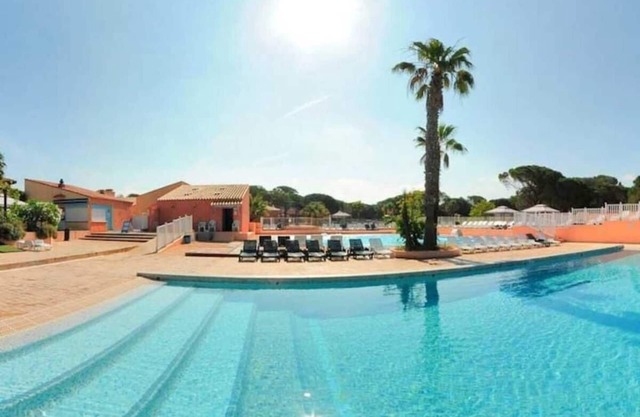 Mobile-home 'Séjour De Rêve 5 Étoiles' with Shared Pool, Private Terrace and Wi-Fi