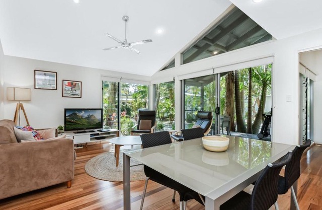 Mobys Beach house 11