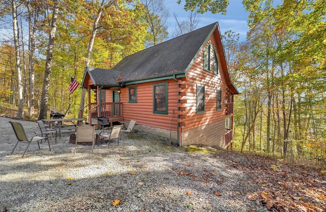 Mockingbird Cabin at Hummingbird Hills (Hocking Hills area)