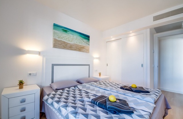 Mod. Apartment in Cala Millor, directly on the sea, free WIFI, up to 4 pers.