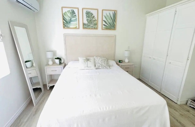 Modern 1 bedroom Apartment - 5 mins walk to BEACH