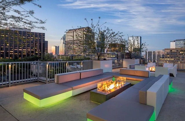 Modern 1BdRm -Ready for your F1 Race Weekend -Oct. 17-21 Downtown & Close to all