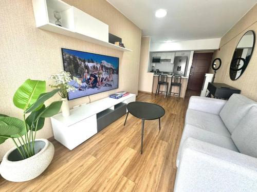 Modern 1BR on J Prado Board San Isidro