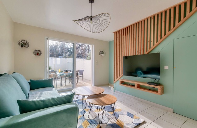 Modern 2-bedroom house with shared pool