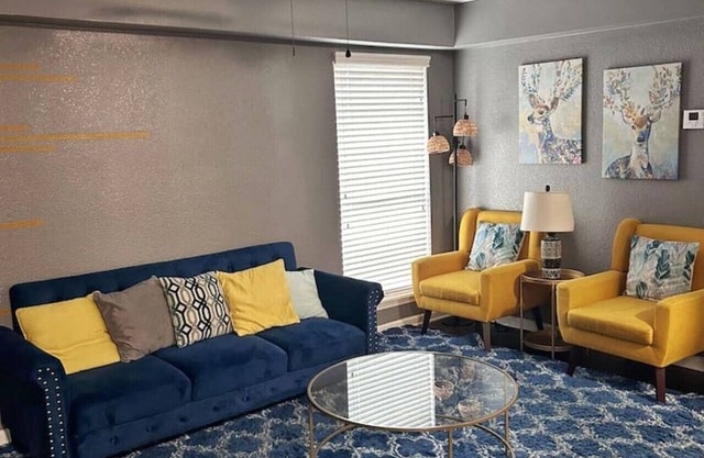 Modern 2 Bed 1 Bath near Downtown & Farmers Market