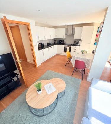 Modern 2 Bed 2 Bath Apartment Hyde Park