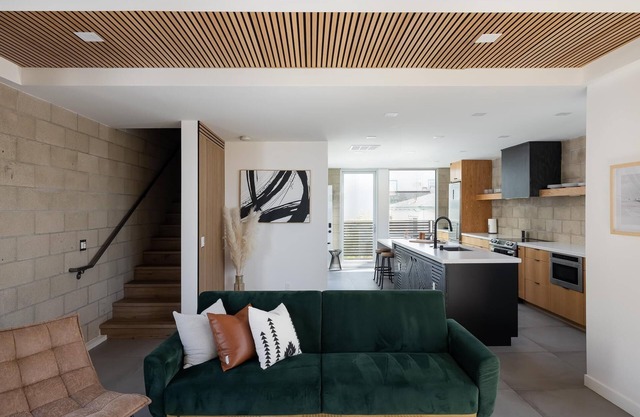 Modern 2 bed w AC in PRIME Little Italy