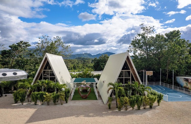 Modern 2 Bedroom A-Frame w/Loft - Wi-Fi, A/C, Kitchen, Near Beach, Gameroom