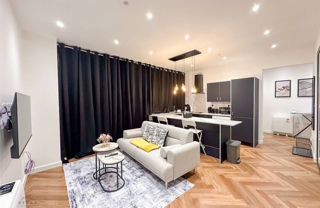Modern 2 Bedroom Flat in Luton Town Centre