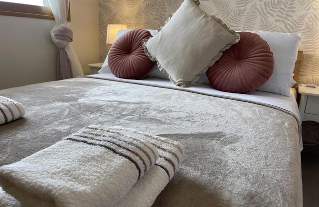 Modern 2-Floor Penthouse with Sea Views - Sleeps 7