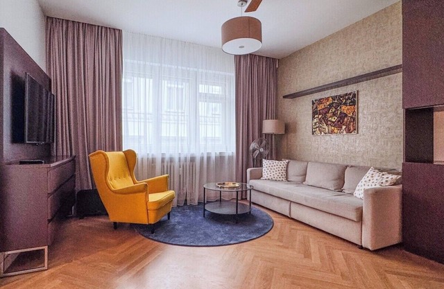 Modern 2BD Apartment Old Town