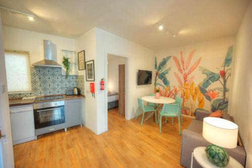 Modern 2BD Stylish Apartment with Balcony - Close to Saint Thomas Beach