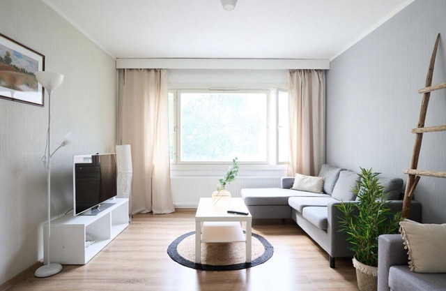 Modern 2BR Apt near Downtown