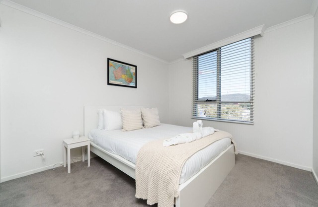 Modern 2BR, Balcony with Views and Close to City