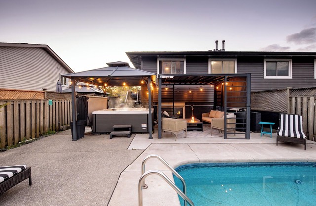 Modern 2BR | Pool | Hot Tub | 10 Min to Falls