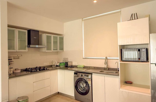 Modern 2BR w Pool Near Candolim and Coco Beach