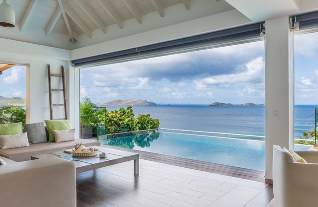 Modern 3 BDRM Villa w Pool and BBQ