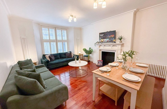 Modern 3-Bed Baker St flat near Mayfair & West End