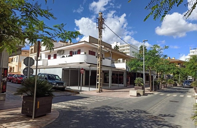 Modern 3 room apartment in the center. Only 50 meters to the beach!