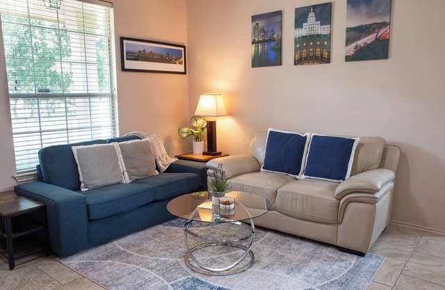 Modern 3BR by Park, Sleeps 8, 1Gig Wi-Fi, Garage Parking