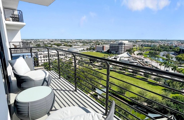 Modern 3BR Gem: Prime Doral Location
