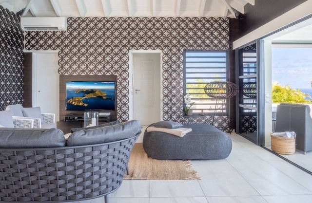 Modern 4 BDRM Carribean Villa w Pool